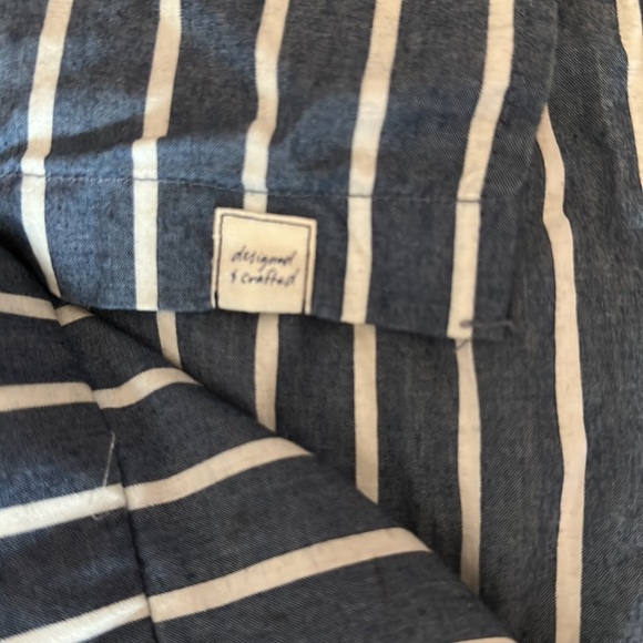 Gap shrunken boyfriend button down - Picture 3 of 7